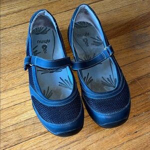 Ahnu Women’s Dark Blue‎ Mary Jane Shoes 7 GUC